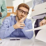 Мъж намира баланс между работа и почивка за да избегне прегаряне