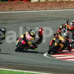 Състезатели от MotoGP в оспорвана битка на пистата през сезон 2025